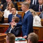Kiszámoltuk, hogyan csökken Magyar Péter fizetése a törvénymódosítás után