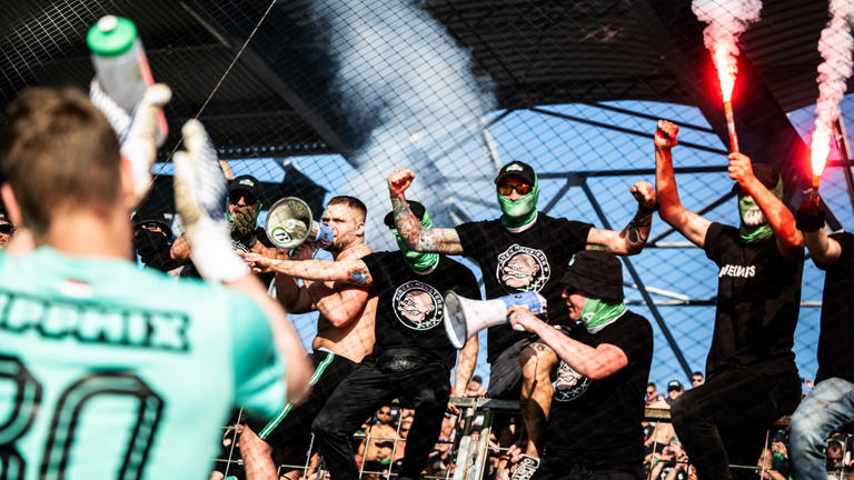 Kitálalt egy volt szekus a Fradi árnyékhadseregéről, ami Orbán Viktor országjárásaira is elért
