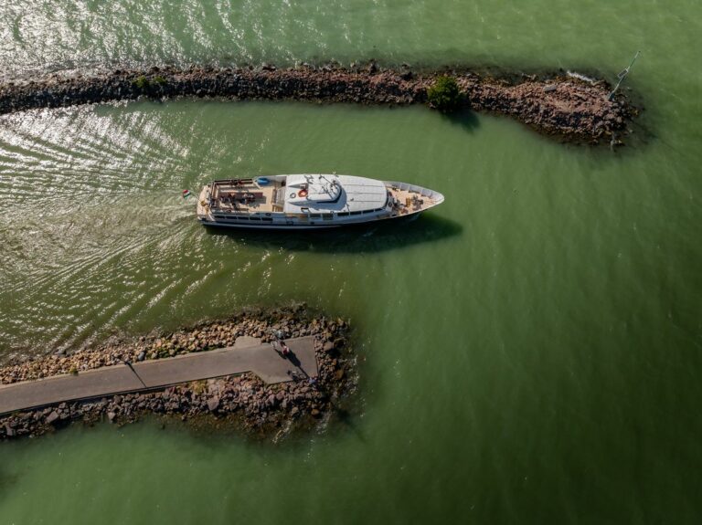 Beindult a nagyüzem: az összes motoros szolgálatba állt a Balatonnál Forrás: Balatoni Hajózási Zrt.