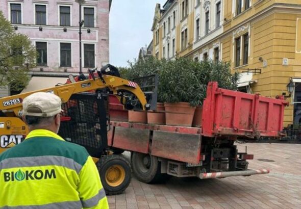 A beszámoló szerint Péterffy Attila polgármester aláírásával vállalt garanciát arra, hogy az önkormányzat rendezi a tartozásokat.