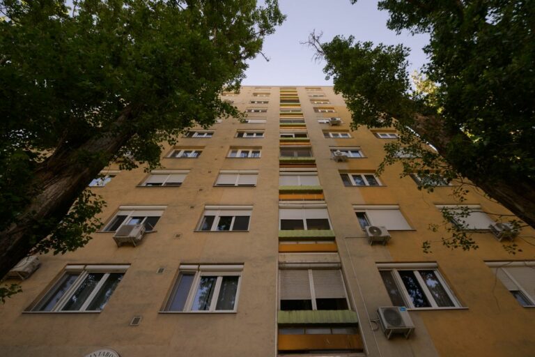 A panellakások ára elérte a lélektani határt, nem nő tovább, sőt az eladók kénytelenek időnként árat csökkenteni. Fotó: Török János