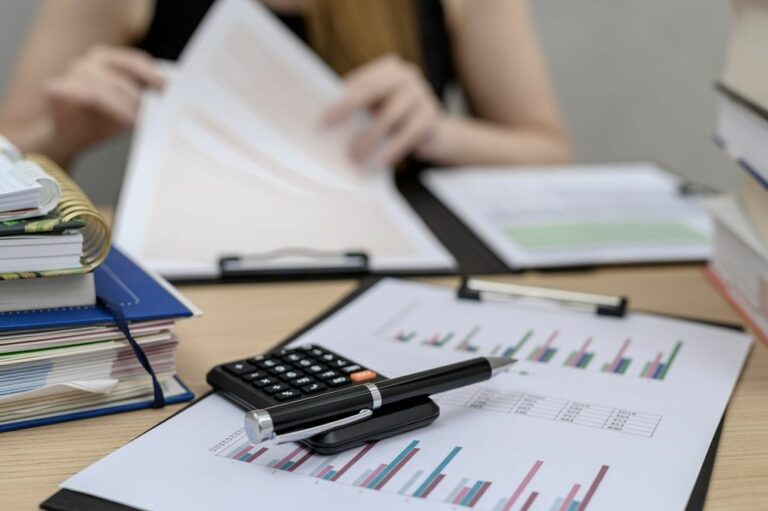 Az adóbevallás leadási határideje vészesen közeleg, alig 2 hét maradt. Illusztráció: Shutterstock