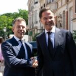 A világ bajban van, de ők nevetgélnek
