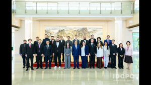 Magyar munkáspárti fiatal Pekingben