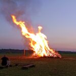 A tilalom ugyanakkor nem vonatkozik a kerti grillezésre, de a családi tűzgyújtás esetén is fokozott figyelmet kérnek.