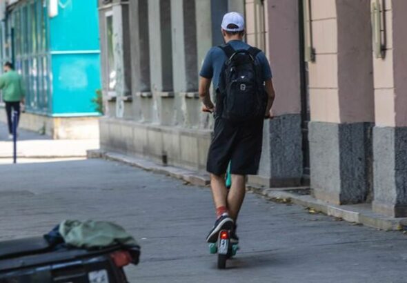 "...az ismeretlen rolleres megállás nélkül elhagyta a helyszínt..."