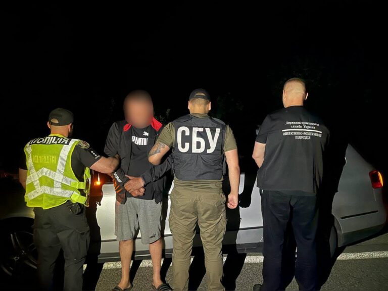 A hatóságok tájékoztatása szerint a két férfi egy teljes „szolgáltatási csomagot” ígért.