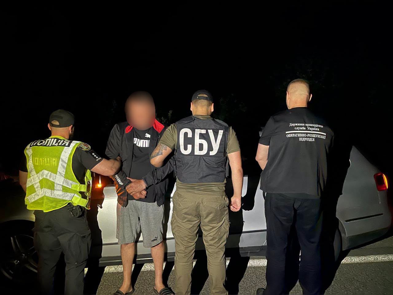 A hatóságok tájékoztatása szerint a két férfi egy teljes „szolgáltatási csomagot” ígért.