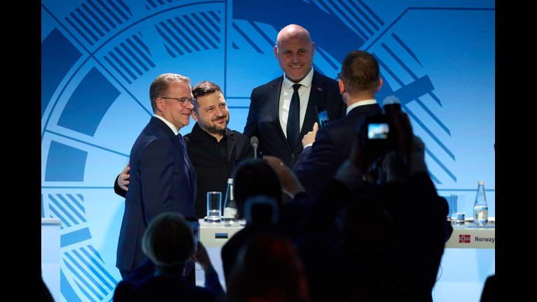 Ukrajna mellett, Oroszország ellen!