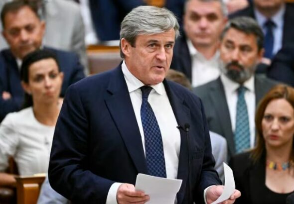 MTI/MTVA / Hegedüs Róbert - Kapitány István gazdasági és energetikai miniszter