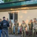A nyomozás szerint a csoport nemcsak erőszakkal tartotta rettegésben az embereket, hanem pénzt is zsarolt ki tőlük.
