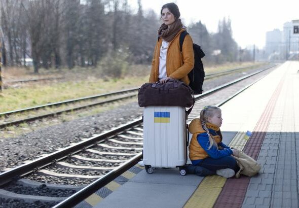 A hamis ígéreteknél, üres szavaknál több kell. Valós lépések kellenek hozzá: biztonság, lakhatás, munka, oktatás, egészségügyi ellátás és kiszámítható jövő.