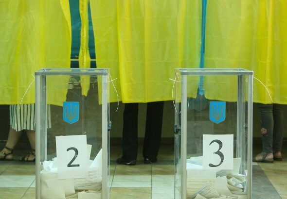 három évvel ezelőtt az ukránok 73 százaléka várta a központi hatalom legalább egyik szintjének „újraindítását” vagy megújítását, mára azonban ez az arány 88 százalékra emelkedett.