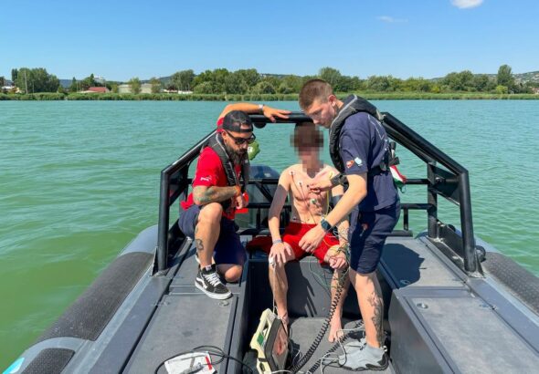 A balatoni mentés során egy kimerült úszón segítettek, sérülteket láttak el és búvárakciót végeztek Fotó: Facebook/ VMSZ - Vízimentők Magyarországi Szakszolgálata és ÖTE