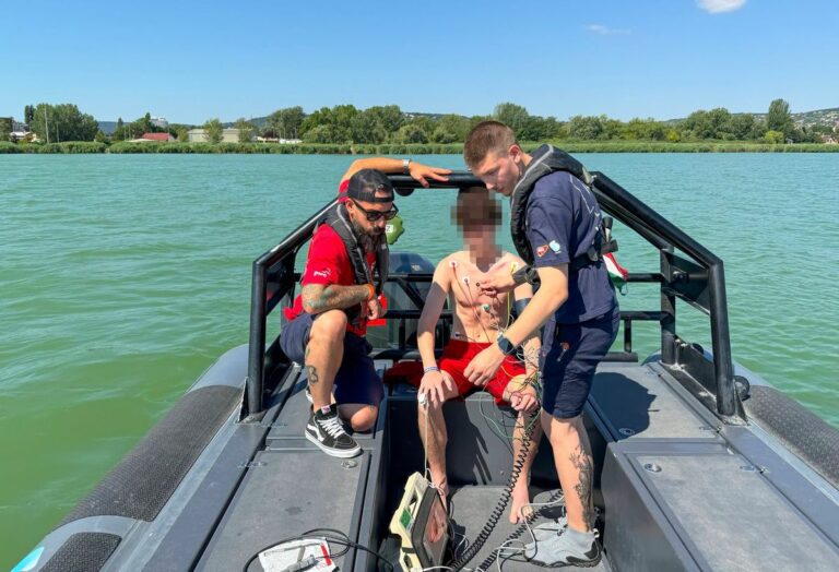 A balatoni mentés során egy kimerült úszón segítettek, sérülteket láttak el és búvárakciót végeztek Fotó: Facebook/ VMSZ - Vízimentők Magyarországi Szakszolgálata és ÖTE