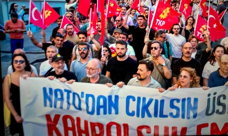 Együtt a NATO ellen_02