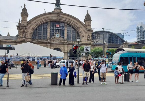 Mosolygó németek Frankfurtban_01