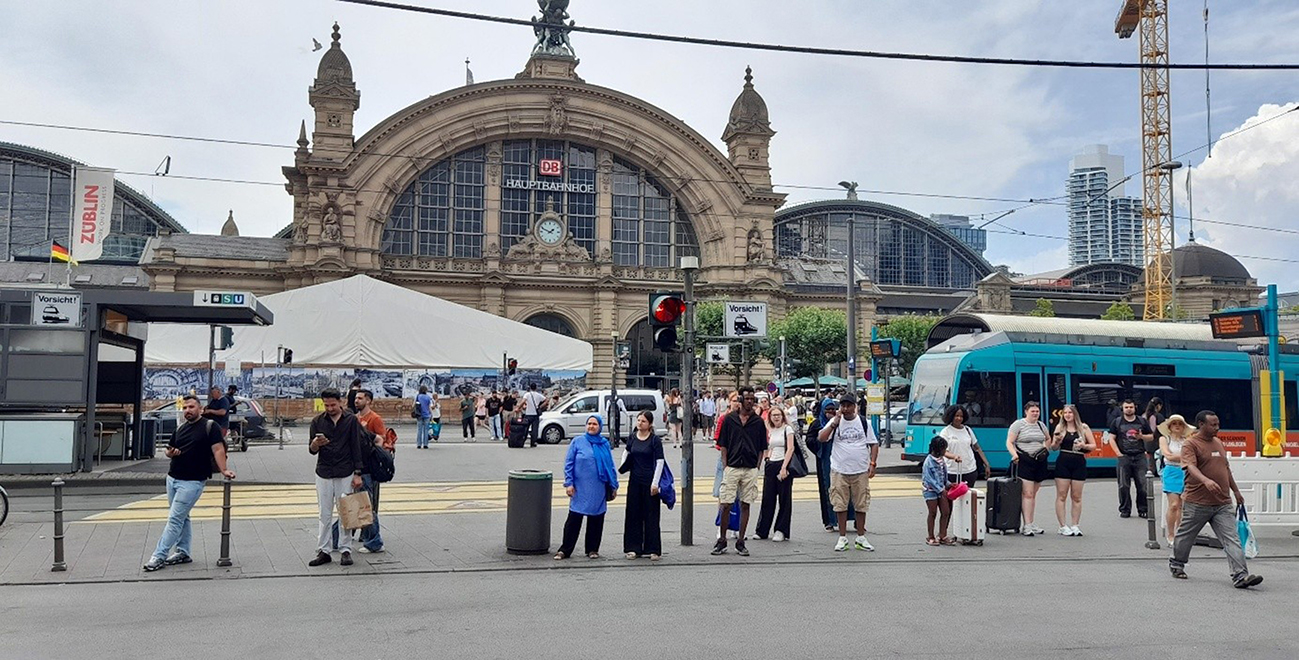 Mosolygó németek Frankfurtban_01