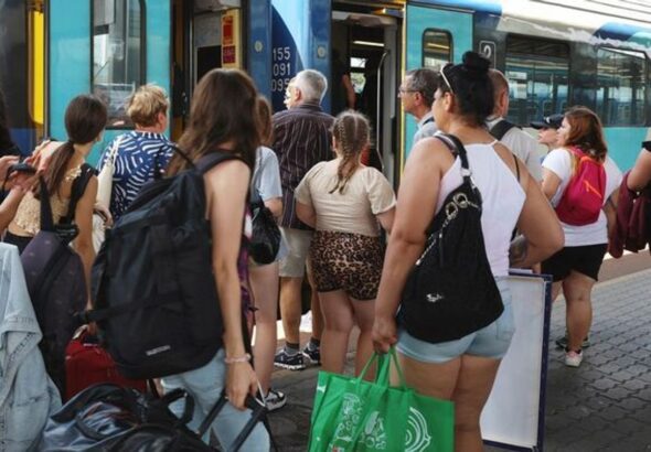 Összeomlott a MÁV csütörtök délutáni menetrendje Budapestről Pécsre!