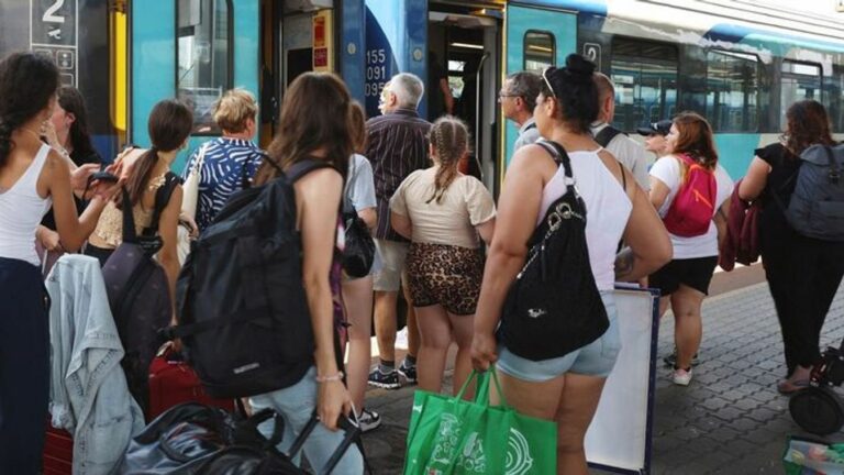 Összeomlott a MÁV csütörtök délutáni menetrendje Budapestről Pécsre!