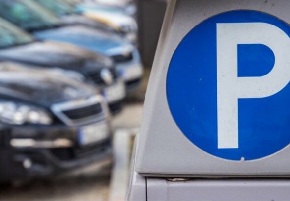 Fizessenek az autósok! Drasztikusan drágul a parkolás!