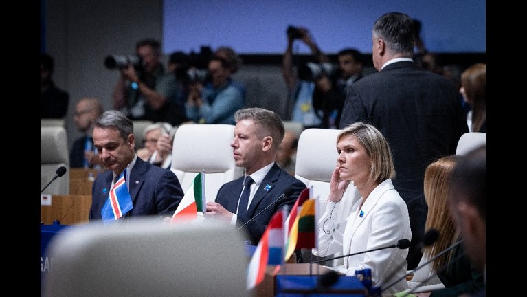 NATO: Magyar Péter mindenre igent mondott