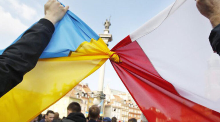 A megkérdezettek 55 százaléka helyeselte Karol Nawrocki lengyel elnök döntését, hogy megfosztja Volodimir Zelenszkij ukrán államfőt a Fehér Sas-rendtől.