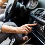 A módosított rendelkezések szerint teljes mértékben tilos azoknak az előadóknak a hangfelvételeit, videófelvételeit és videoklipjeit nyilvánosan lejátszani, bemutatni vagy közvetíteni, akik 1991 után orosz állampolgárok voltak vagy jelenleg is azok.