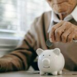 Az időskori hitel sikere nem az éveken, hanem a lejárati futamidőn és a banki garanciákon múlik. Forrás: Shutterstock / Illusztráció
