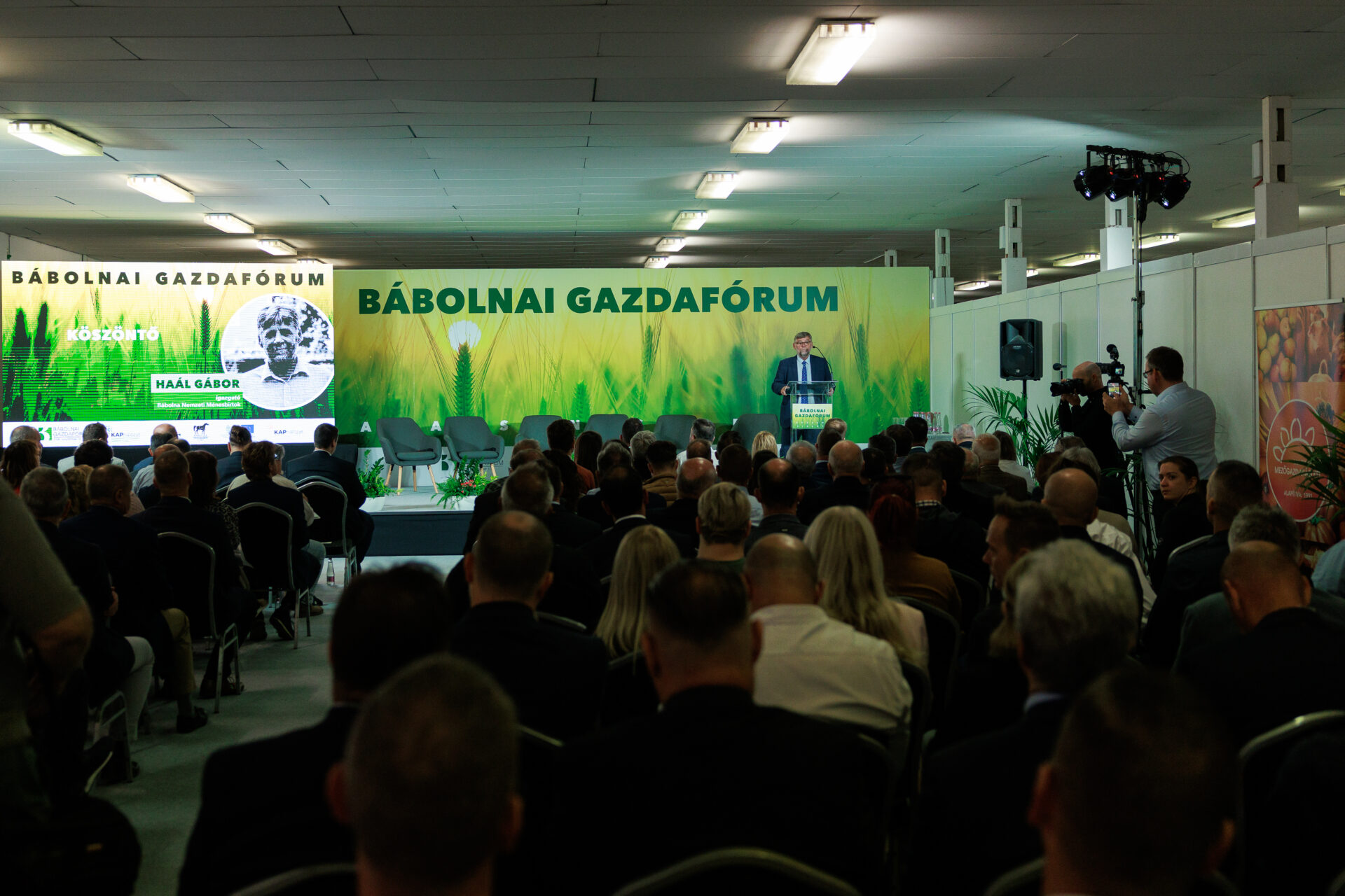 A Bábolnai Gazdafórumot Haál Gábor, a Bábolna Nemzeti Ménesbirtok igazgatójának köszöntője nyitotta meg (Fotó: Csatlos Norbert)