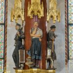 A fotón: Országház, C osztály, Főemelet 17., Képviselőházi társalgó - Bányászatot megjelenítő szoborcsoport (Alkotó: Kiss György, Zsolnay-pirogránit)