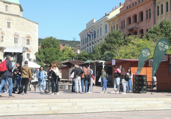 Indul a többnapos Pécsi Napok, de a bőséges programkínálat mellett egyre kevesebb árust találunk Fotó: Laufer László
