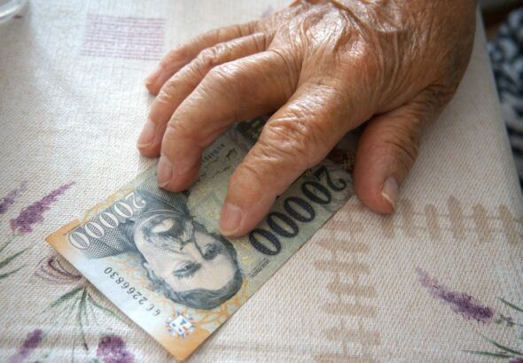 A 13. és 14. havi nyugdíj jövőjéről egyelőre nem született korlátozó kormánydöntés. Fotó: veronikdul