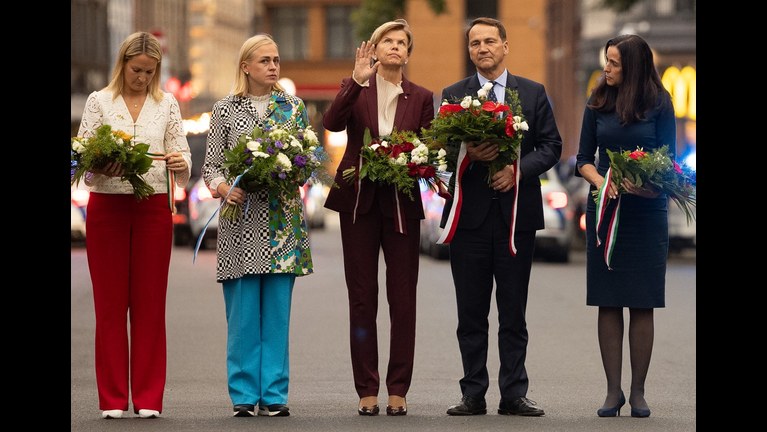 Oroszellenes szövetségbe visznek bennünket