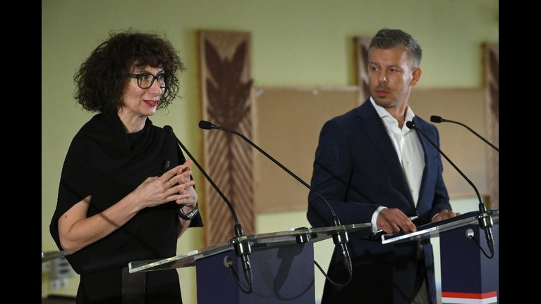 Egy harckocsi árát szánják gyermekvédelemre