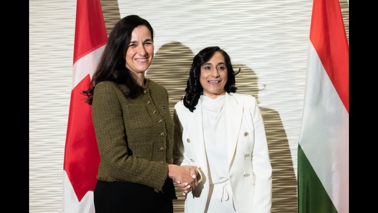Benyaltunk a kanadaiaknak