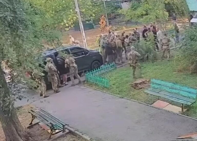 Fegyveres összetűzés történt szerdán Kijevben az Ukrán Biztonsági Szolgálat (SZBU) és a katonai hírszerzés (GUR) munkatársai között.
