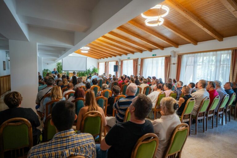 Összefogott a térség Bonyhádon: sorsfordító lehetőségek várták a munka nélkül maradtakat! Forrás: facebook/Bonyhád Város Oldala