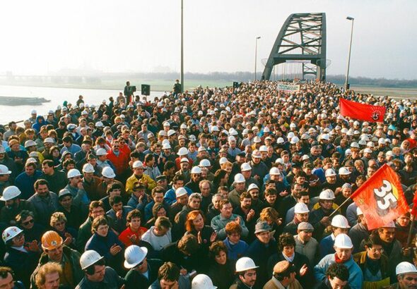 Nagyszabású demonstráció az autóiparért Győrben, német, osztrák, lengyel tiltakozókkal. Fotó: IG Metall