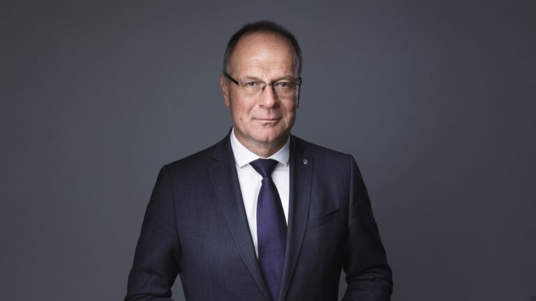 Navracsics Tibor: Több helyet az önkormányzatoknak!
