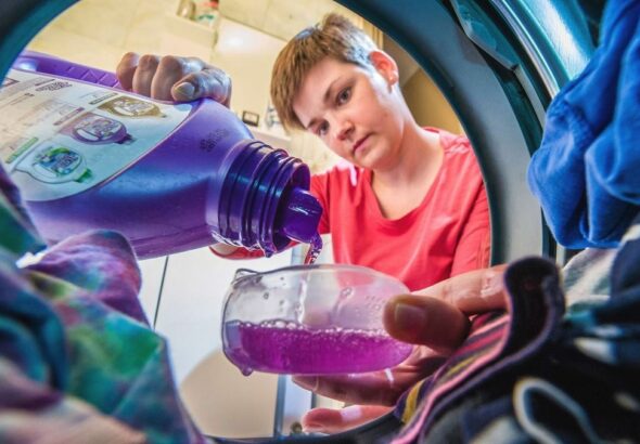 A laboratóriumi vizsgálat során 36 folyékony mosószert és mosóport ellenőriztek. Fotó:MW
